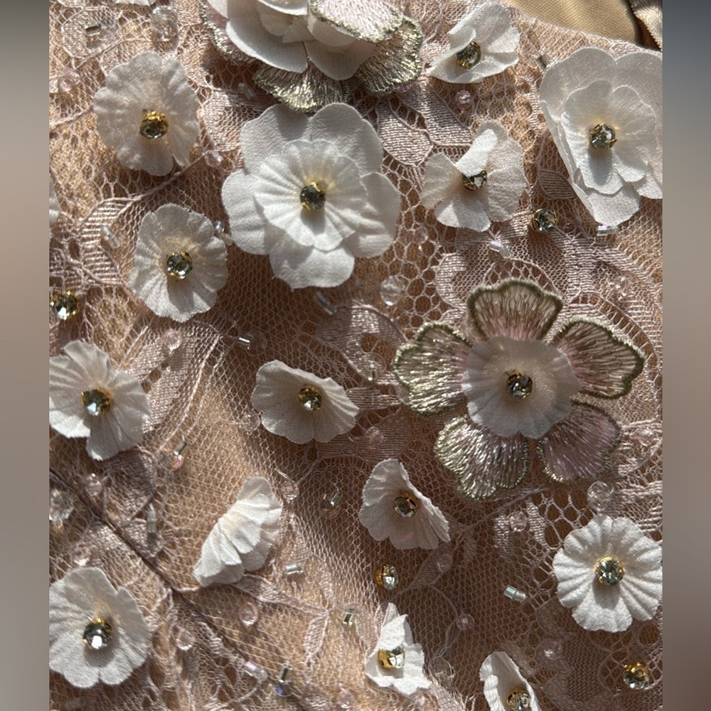 See Clip 😍New ▶️ Mac Duggal ◀️ Floral Applique Sleeveless Midi Dress Ivory Nude - Picture 14 of 15